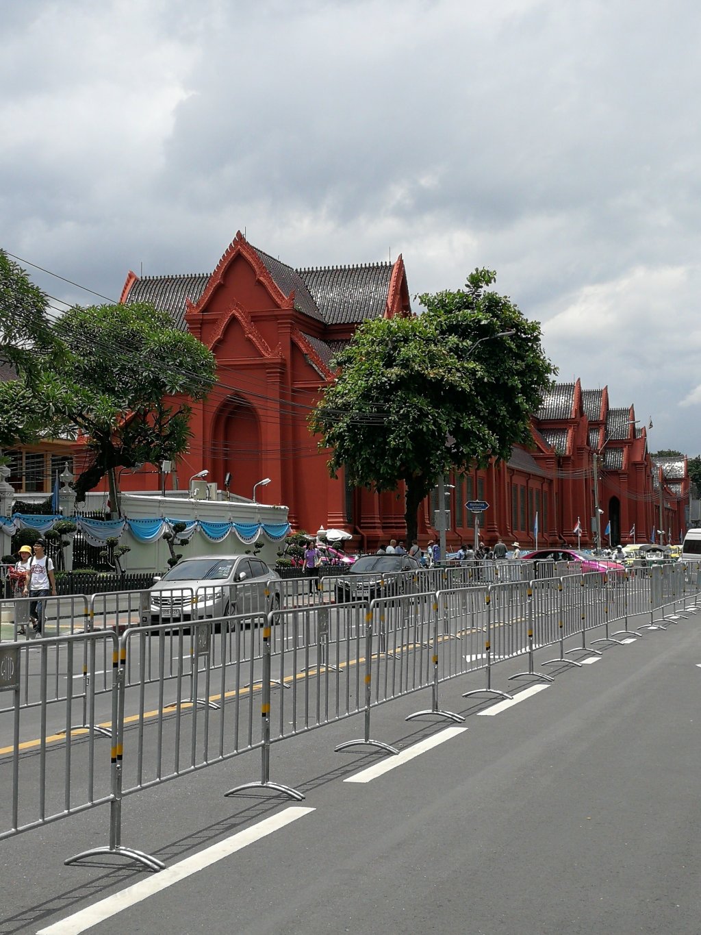Des tensions ici et là